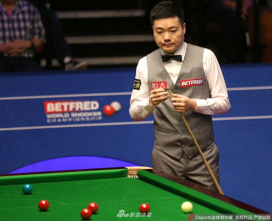 斯诺克世锦赛第1轮：丁俊晖vs麦克吉尔