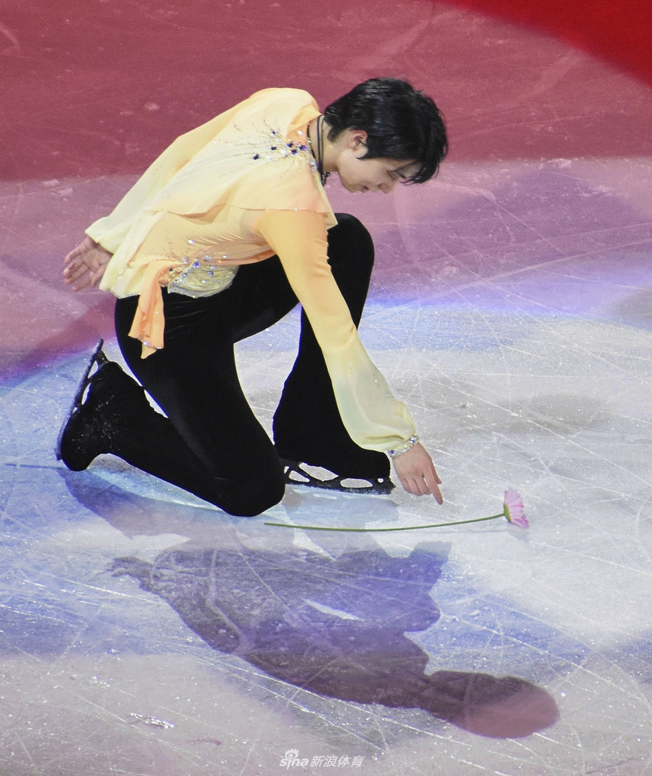 花滑世锦赛羽生结弦表演滑