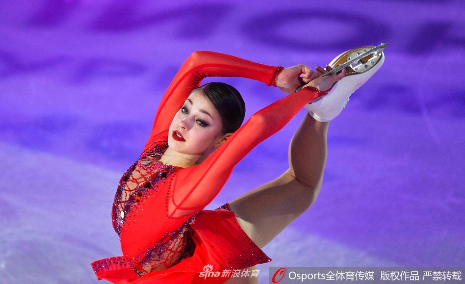 花滑俄锦赛表演滑 扎吉托娃性感妩媚