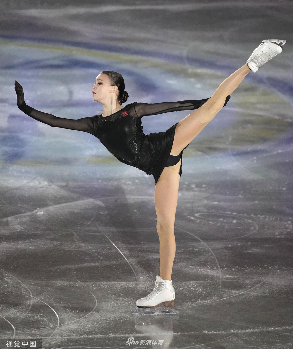 羽生结弦领衔世团赛表演滑