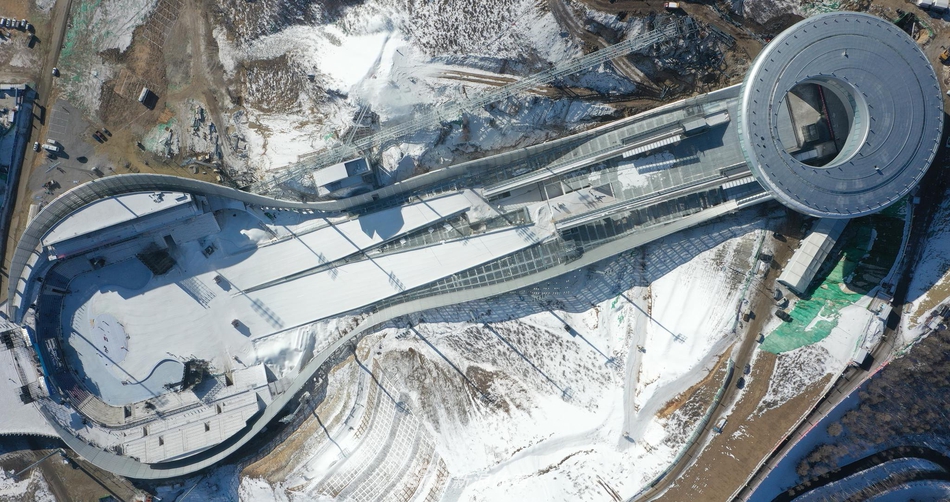 国家跳台滑雪中心“雪如意”初亮相