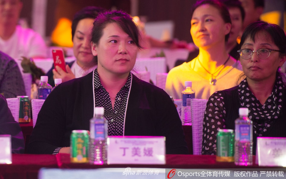 沈阳举办空姐比基尼大赛