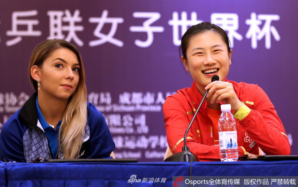 丁宁朱雨玲出席球迷见面会