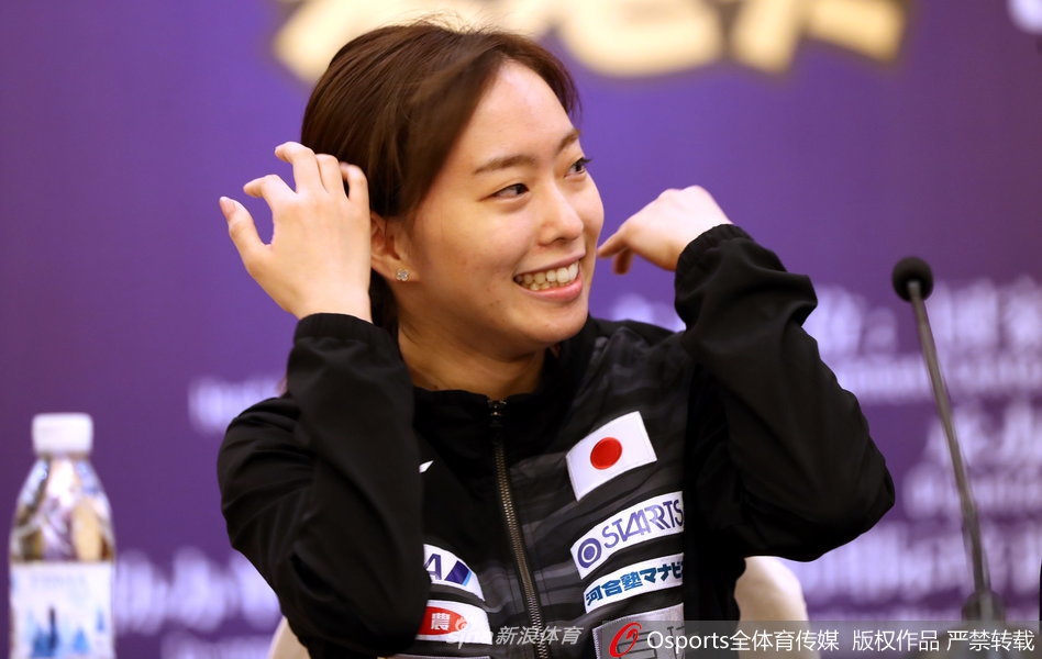 丁宁朱雨玲出席球迷见面会