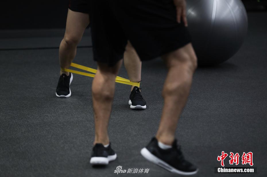 张伟丽回国后举行首场媒体公开训练