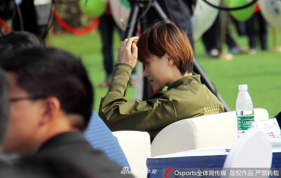 许海峰与刘翔妻子亮相汽车露营大会