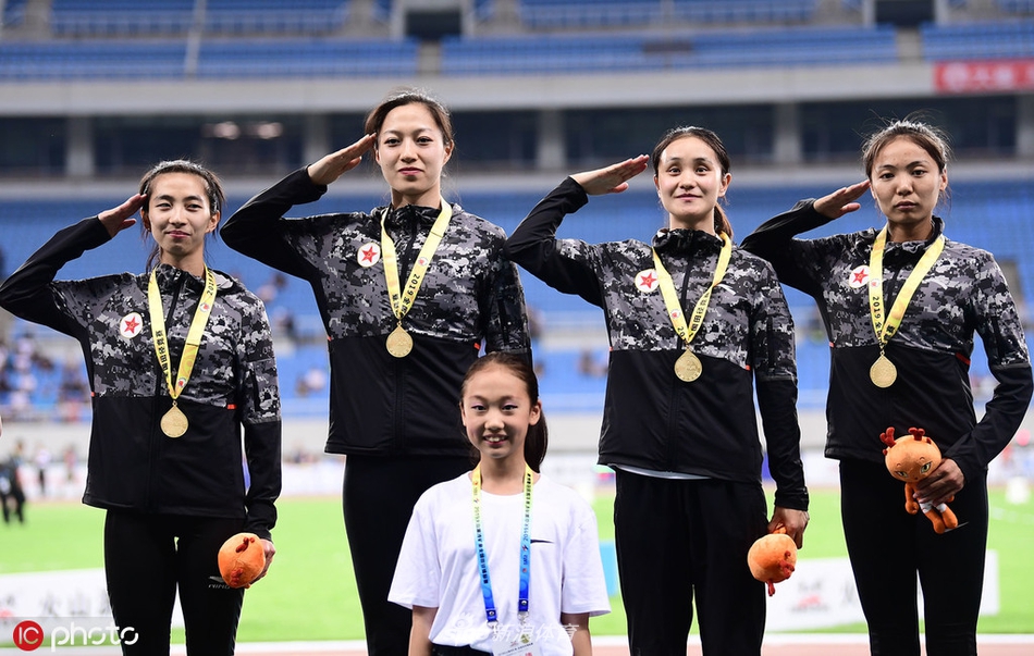 全国田径锦标赛女子4×100接力决赛:八一队夺冠