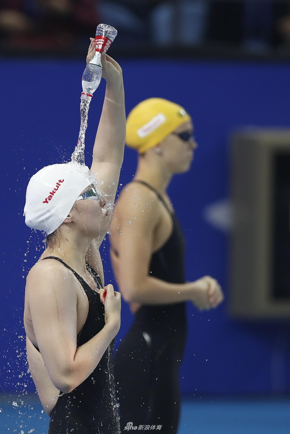 新浪直击傅园慧错失奖牌挥手离场