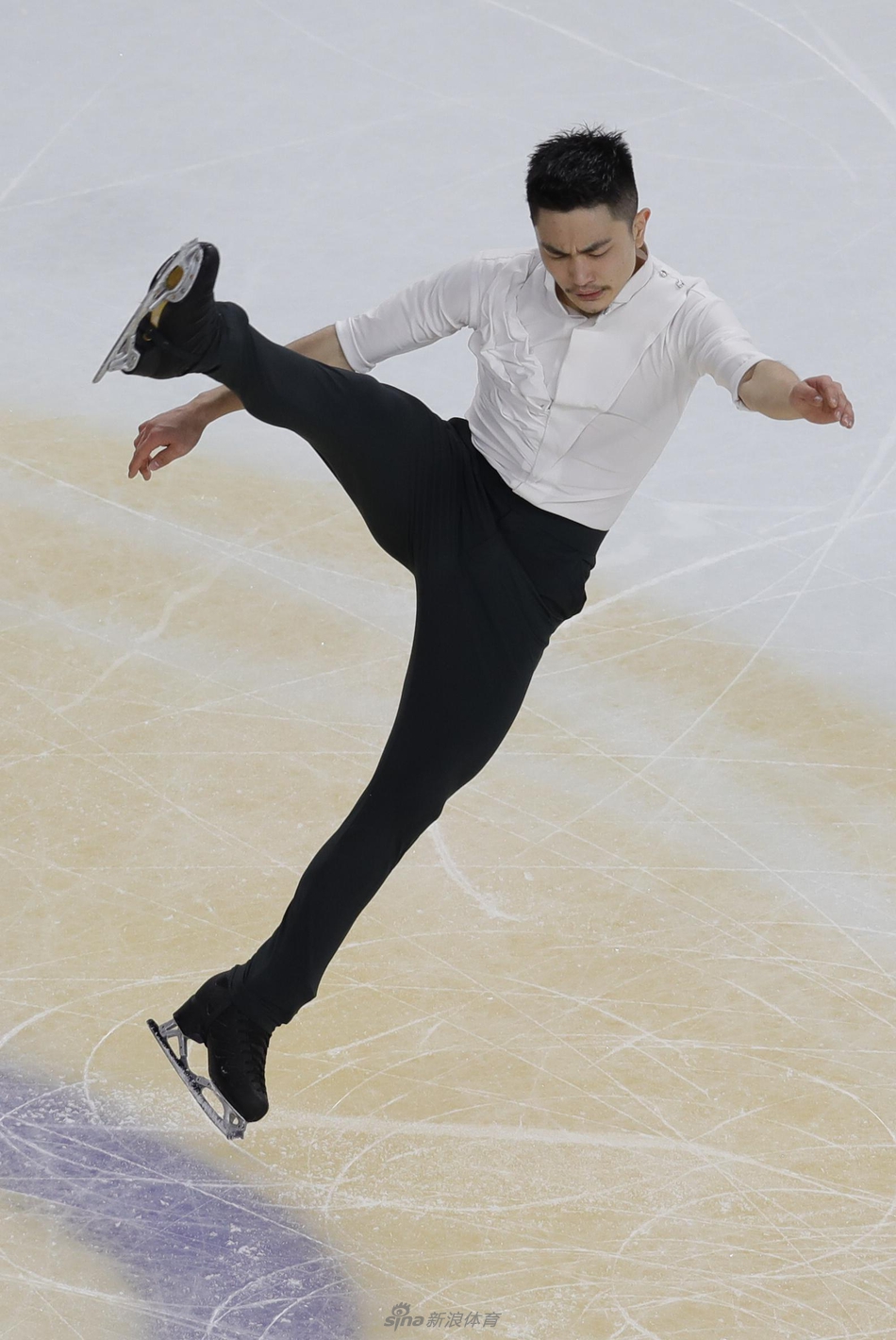 新浪直击花滑中国杯闫涵短节目第一