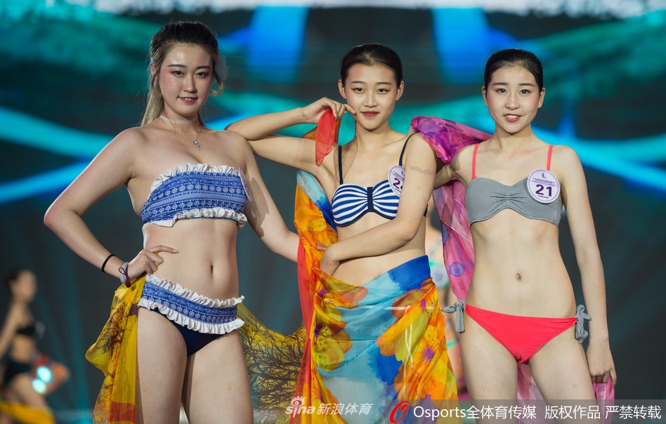 沈阳举办空姐比基尼大赛
