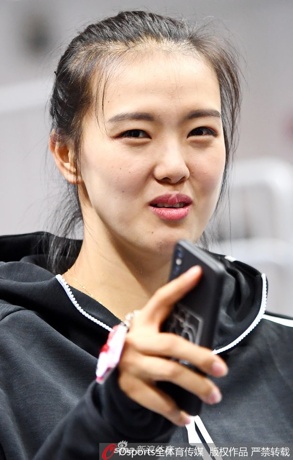 张常宁变身“奶茶妹妹” 为未婚夫加油