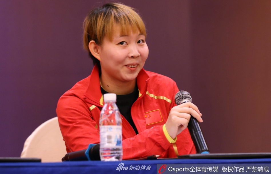 丁宁朱雨玲出席球迷见面会