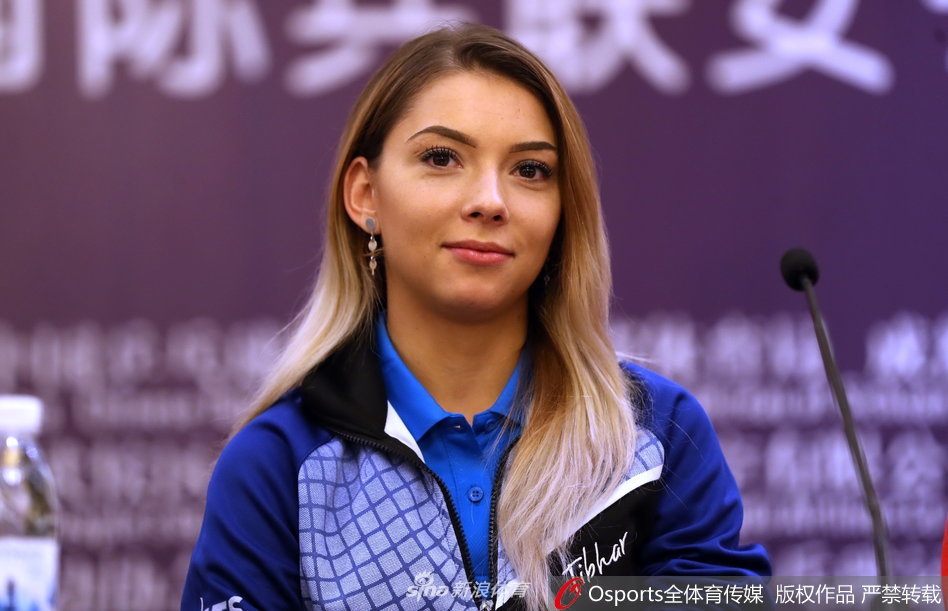 丁宁朱雨玲出席球迷见面会