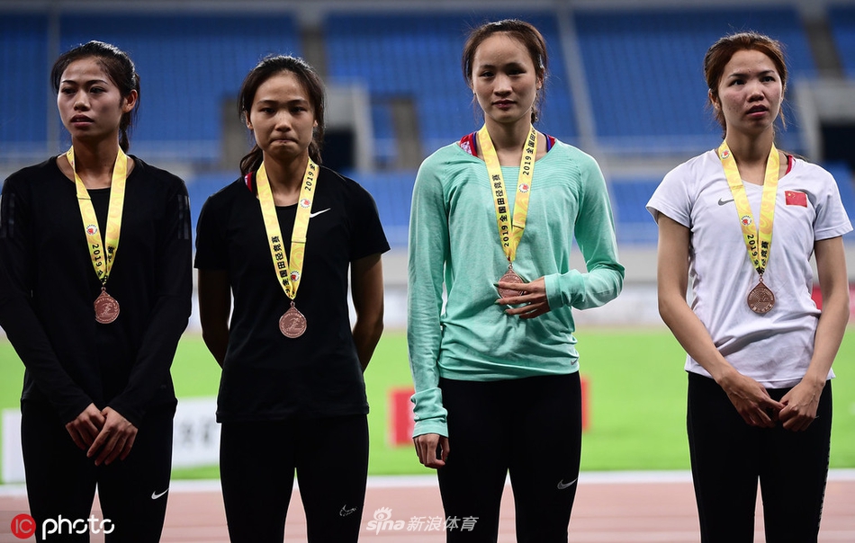 湖南队夺冠,湖南队由何珂,童曾欢,陈杏用,廖孟雪四名队员组成