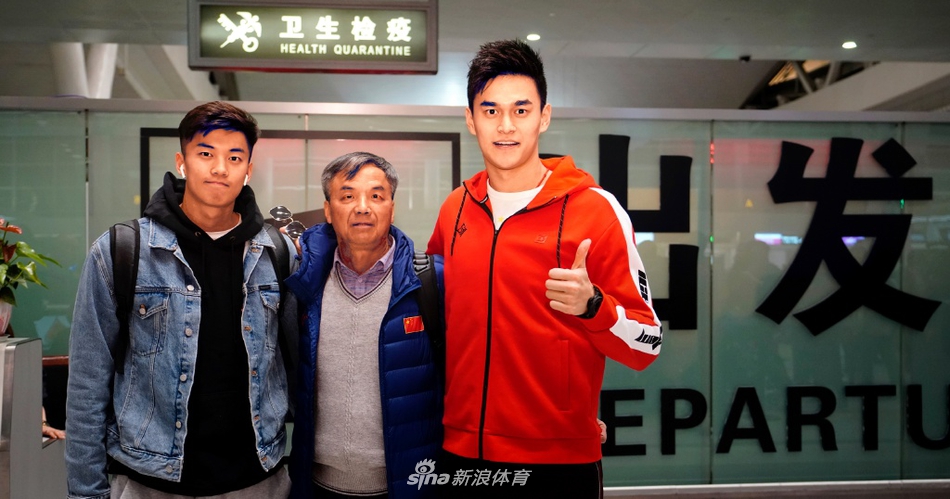 孙杨前往新加坡冬训