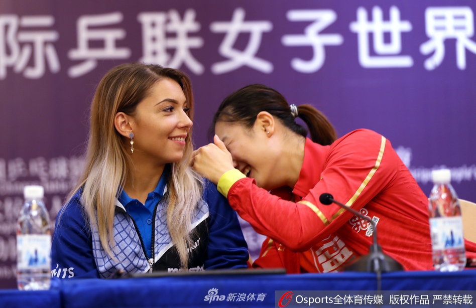 丁宁朱雨玲出席球迷见面会