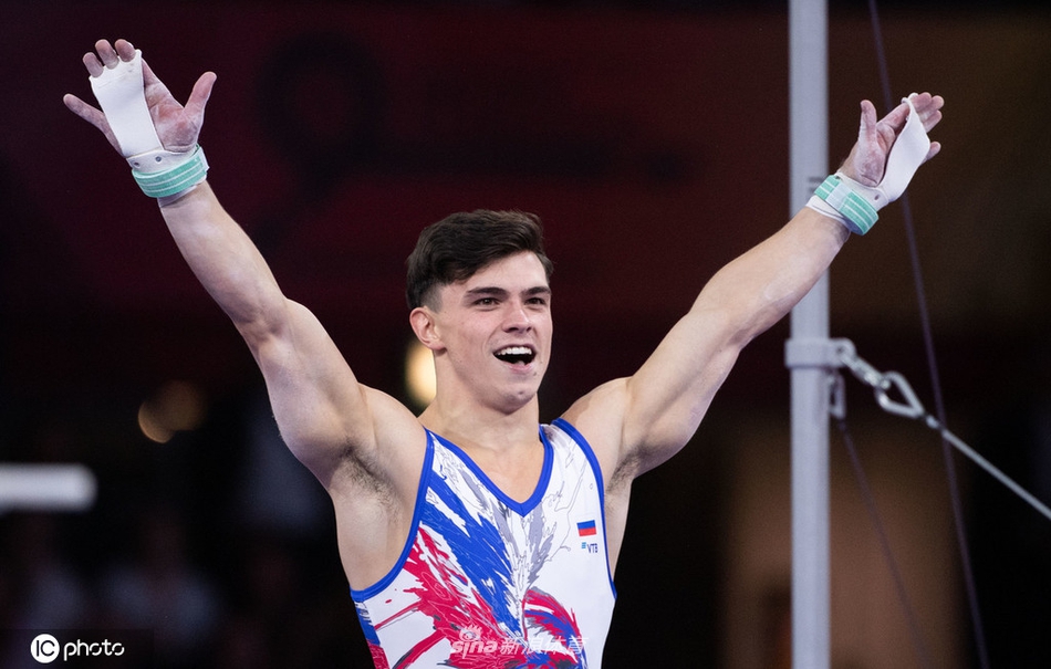 体操世锦赛俄罗斯男团夺冠 疯狂庆祝