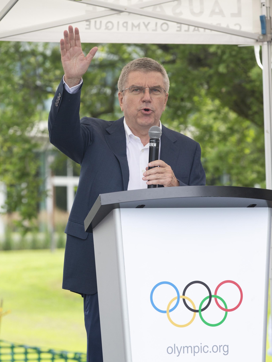 巴赫参加洛桑“奥林匹克日长跑”活动