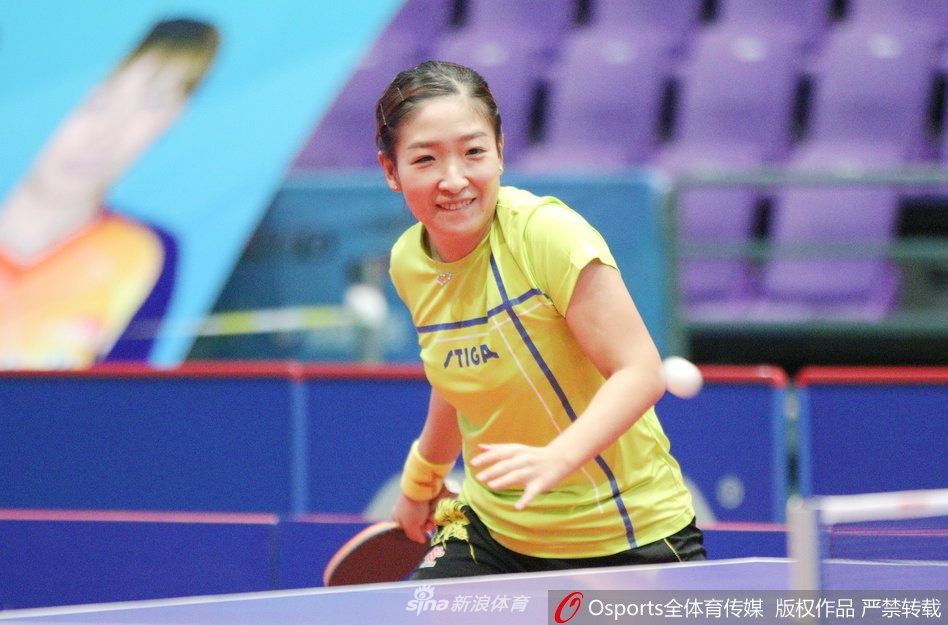 刘诗雯与队友互动卖萌狂刷表情包