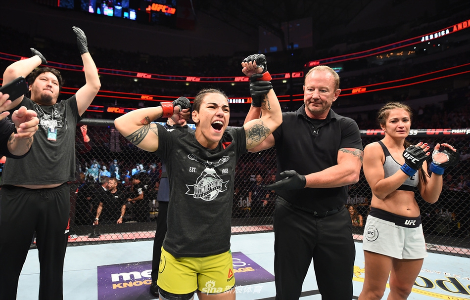 ufc228精彩集锦 伍德利右手重拳击倒提尔