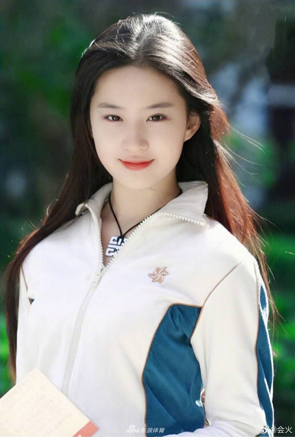 刘亦菲运动装旧照