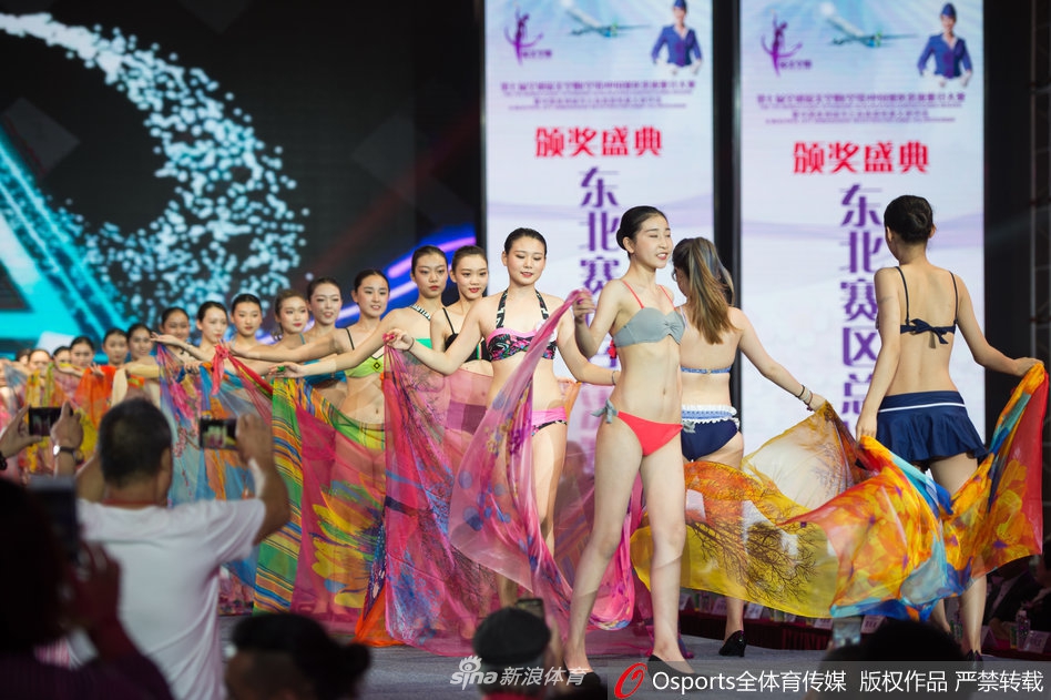 沈阳举办空姐比基尼大赛