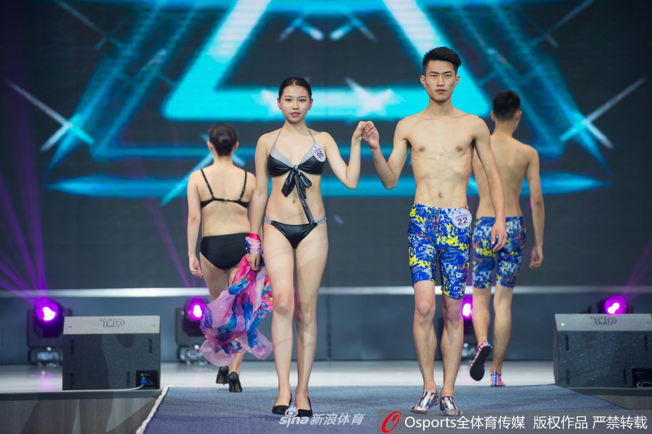 沈阳举办空姐比基尼大赛