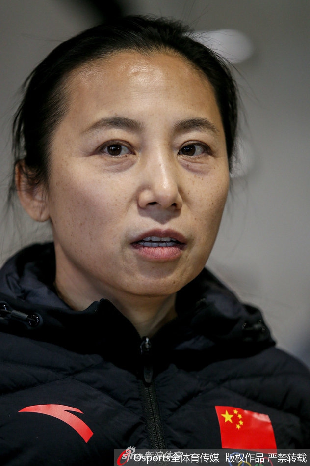 国家短道速滑队备战新赛季 武大靖范可新领衔