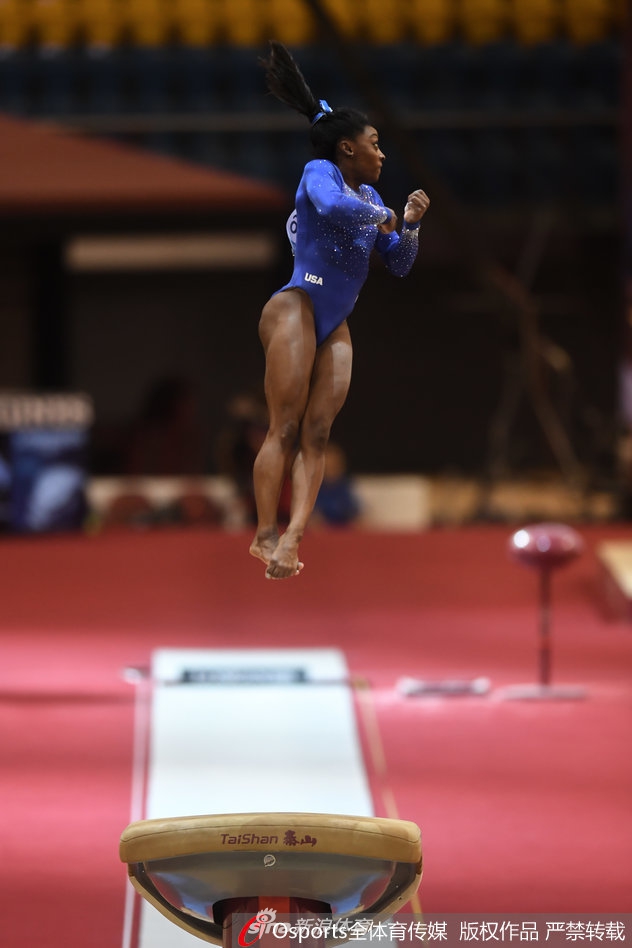 体操世锦赛拜尔斯领衔美国女团登场