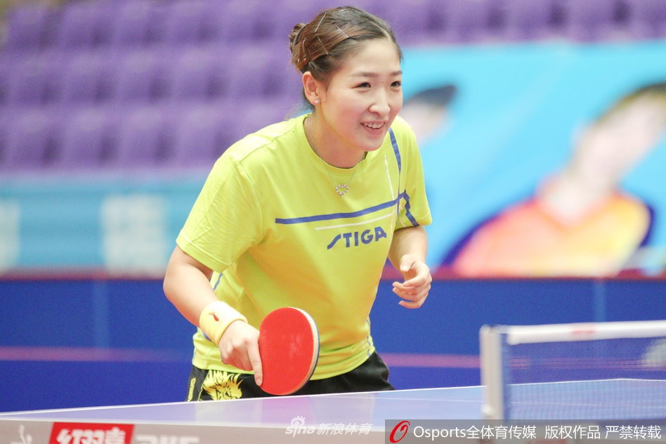 刘诗雯与队友互动卖萌狂刷表情包