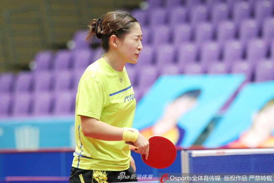 刘诗雯与队友互动卖萌狂刷表情包