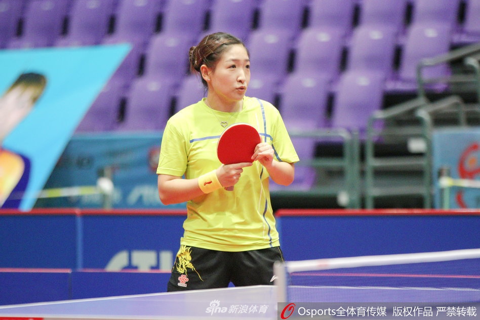 刘诗雯与队友互动卖萌狂刷表情包