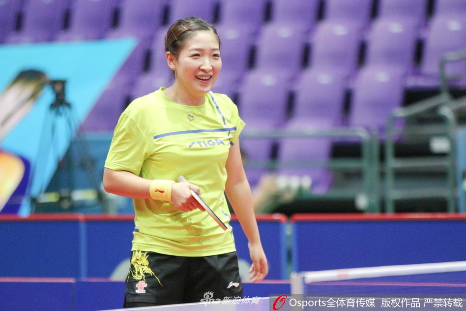 刘诗雯与队友互动卖萌狂刷表情包