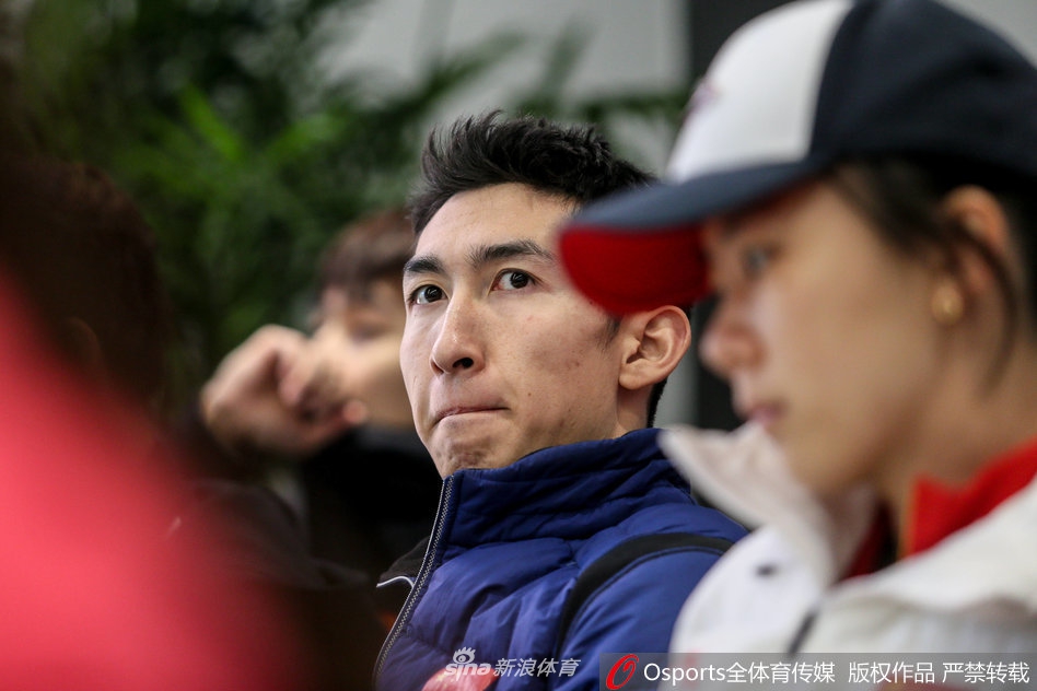 国家短道速滑队备战新赛季 武大靖范可新领衔