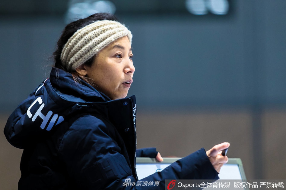 国家短道速滑队备战新赛季 武大靖范可新领衔