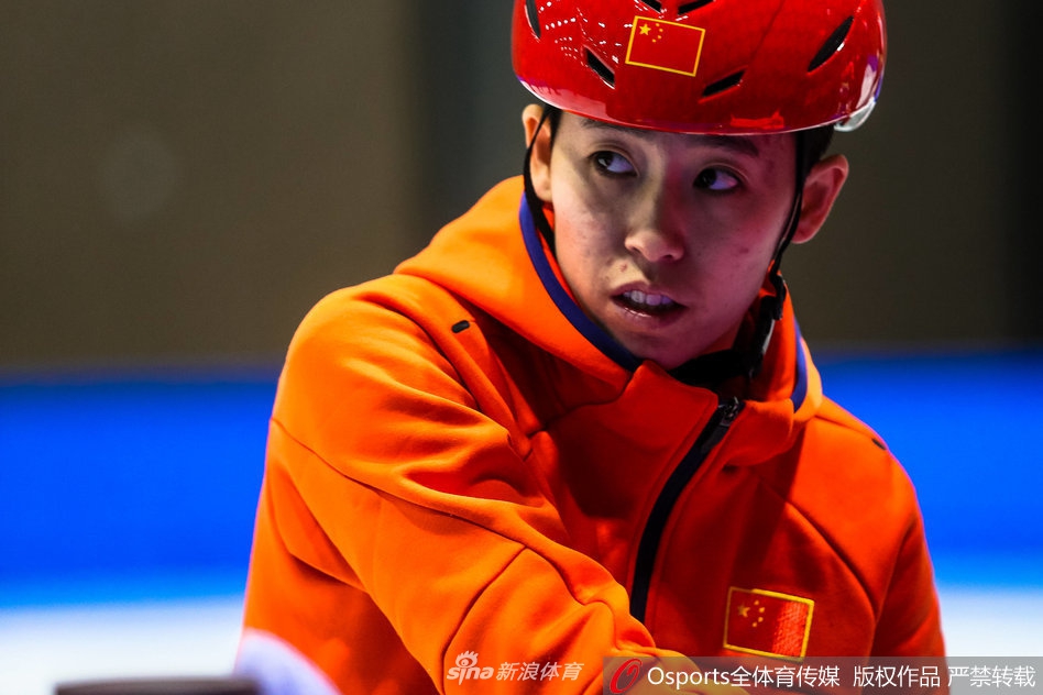 国家短道速滑队备战新赛季 武大靖范可新领衔