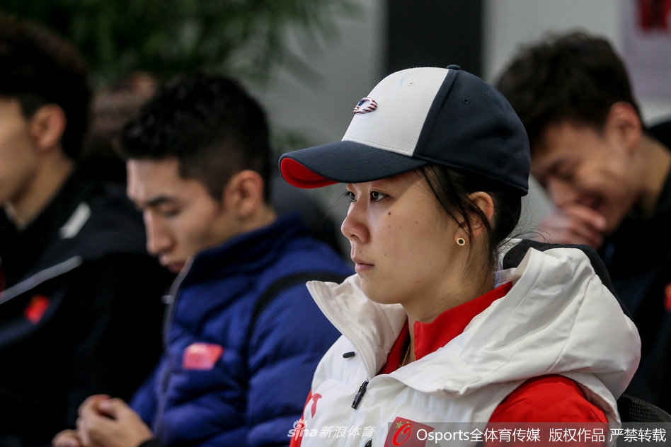 国家短道速滑队备战新赛季 武大靖范可新领衔