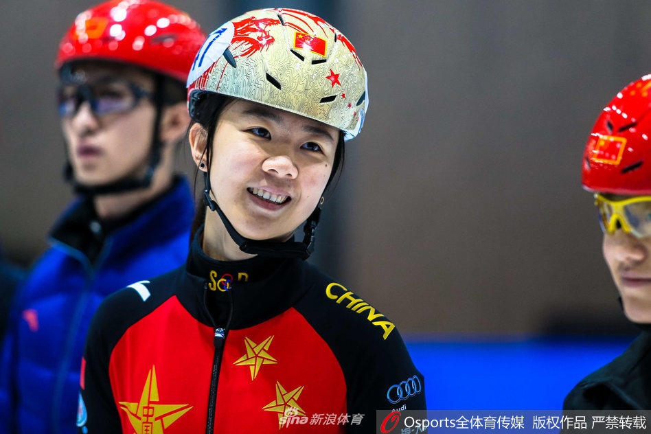 国家短道速滑队备战新赛季 武大靖范可新领衔