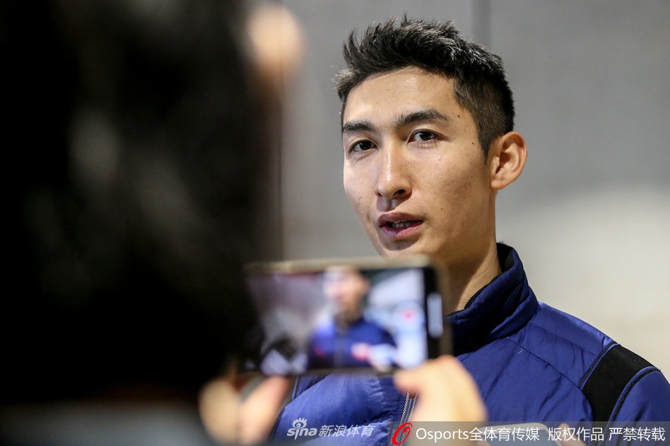 国家短道速滑队备战新赛季 武大靖范可新领衔