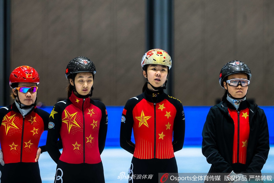 国家短道速滑队备战新赛季 武大靖范可新领衔