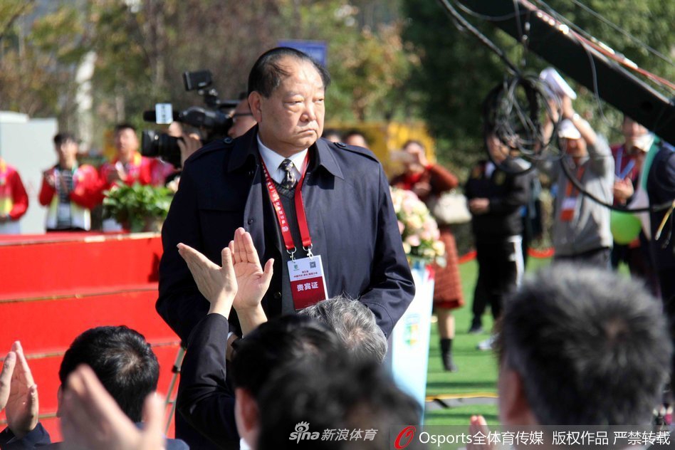 许海峰与刘翔妻子亮相汽车露营大会