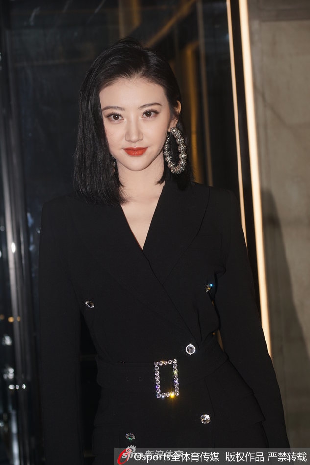 张继科女友景甜出席活动 大秀美腿与陈柏霖合影