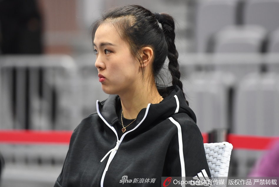 张常宁变身“奶茶妹妹” 为未婚夫加油