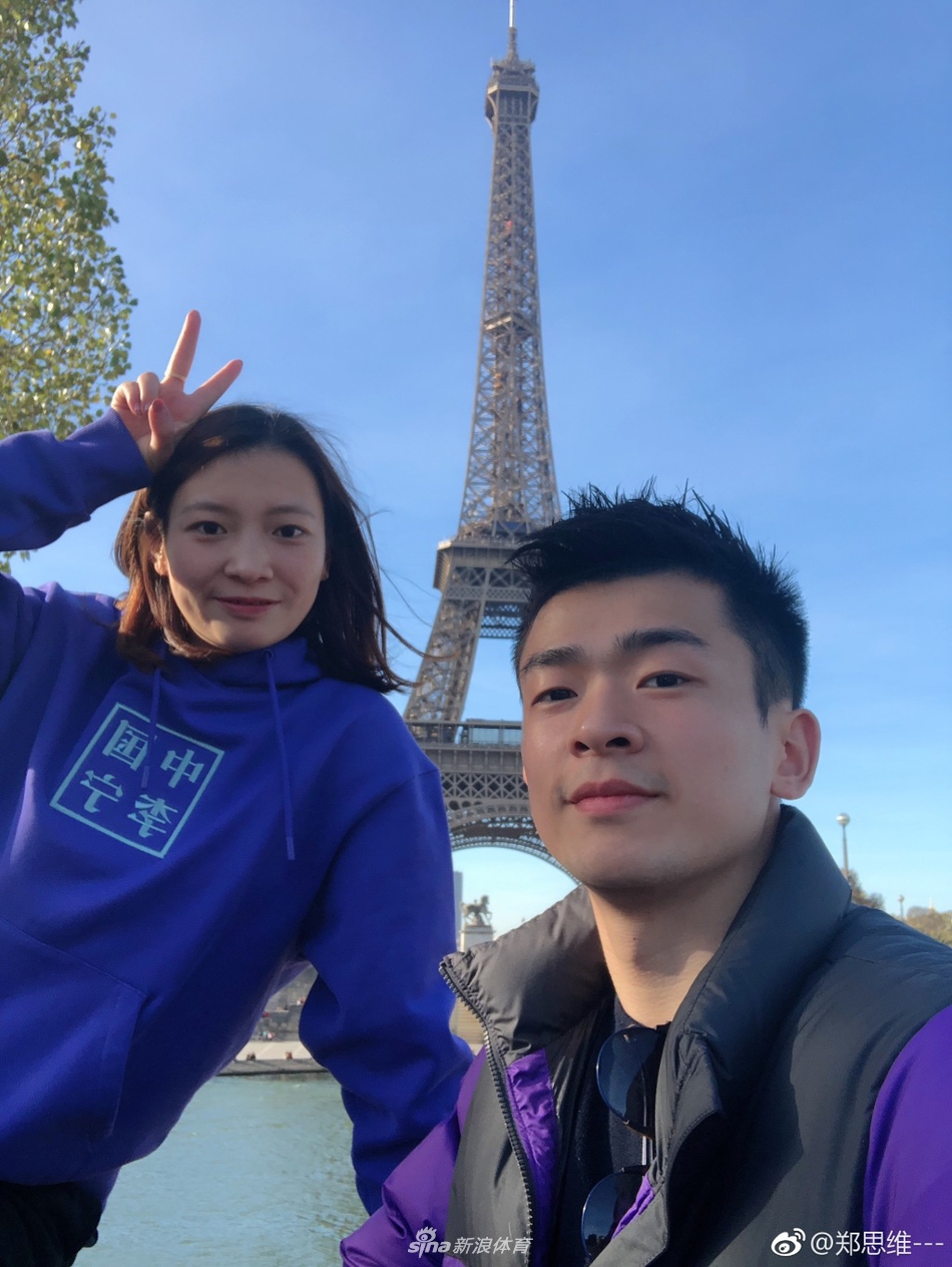 郑思维黄雅琼巴黎街头拍大片