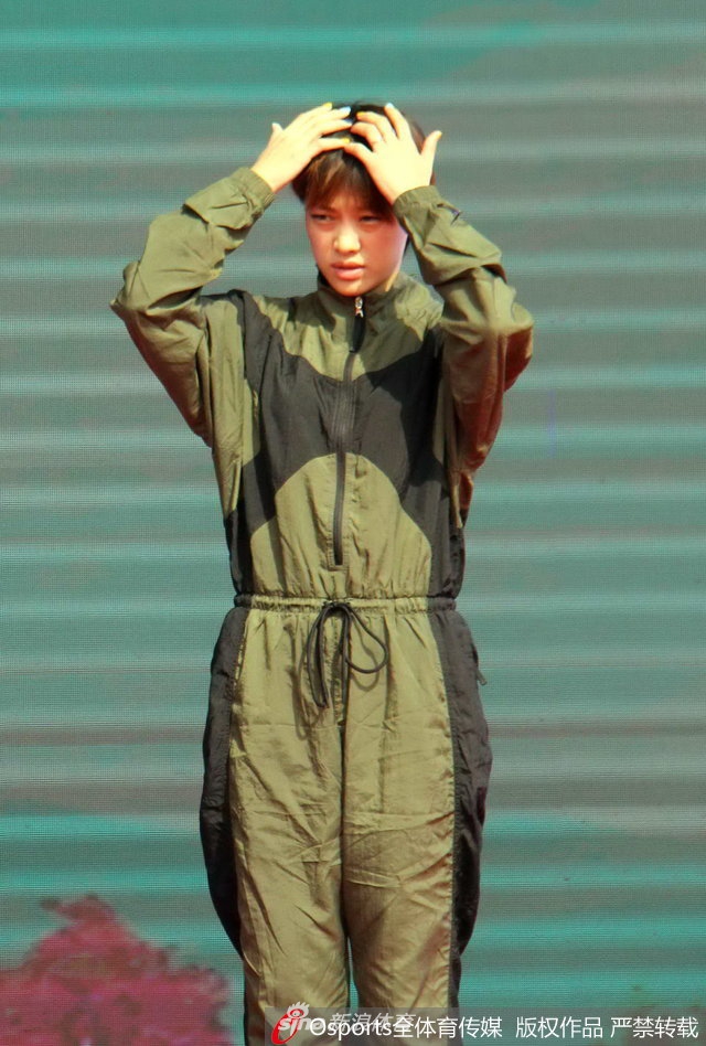 许海峰与刘翔妻子亮相汽车露营大会