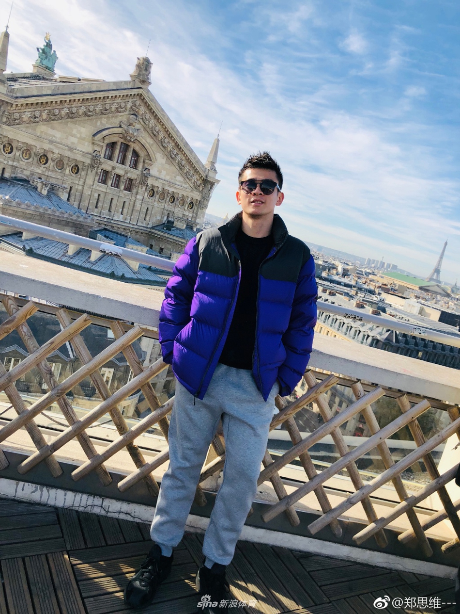 郑思维黄雅琼巴黎街头拍大片