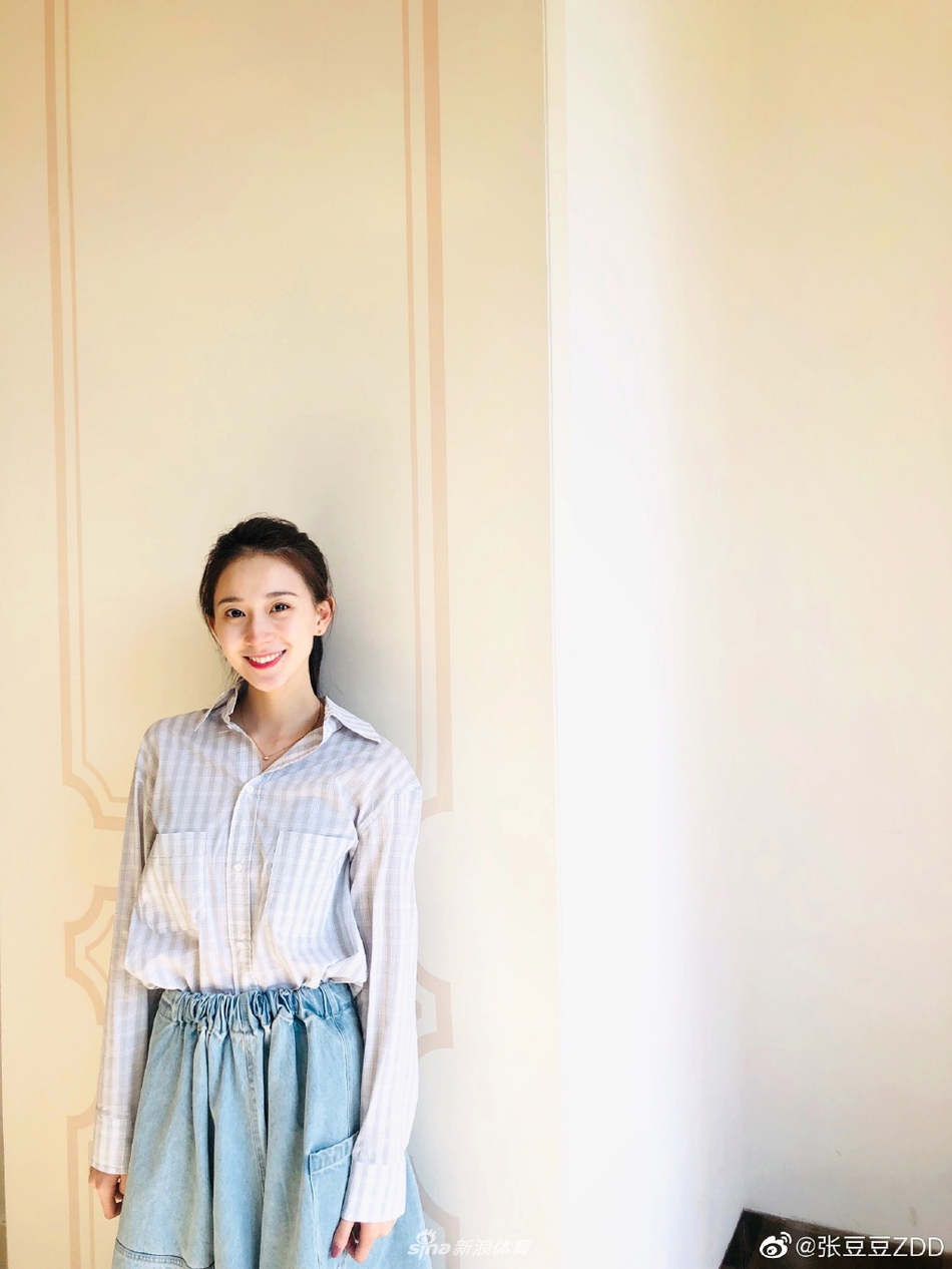 艺术体操女神张豆豆逛街美照