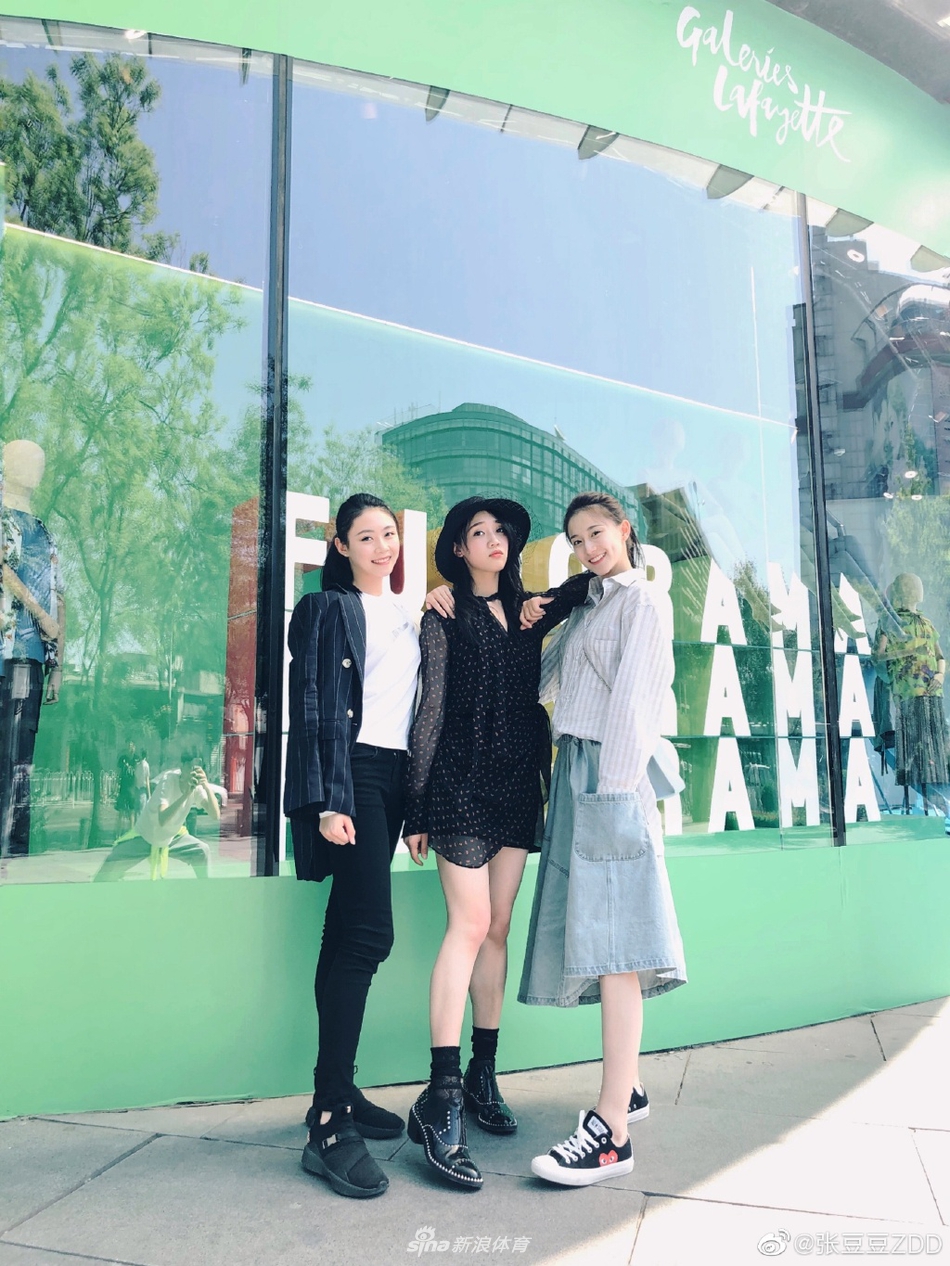 艺术体操女神张豆豆逛街美照