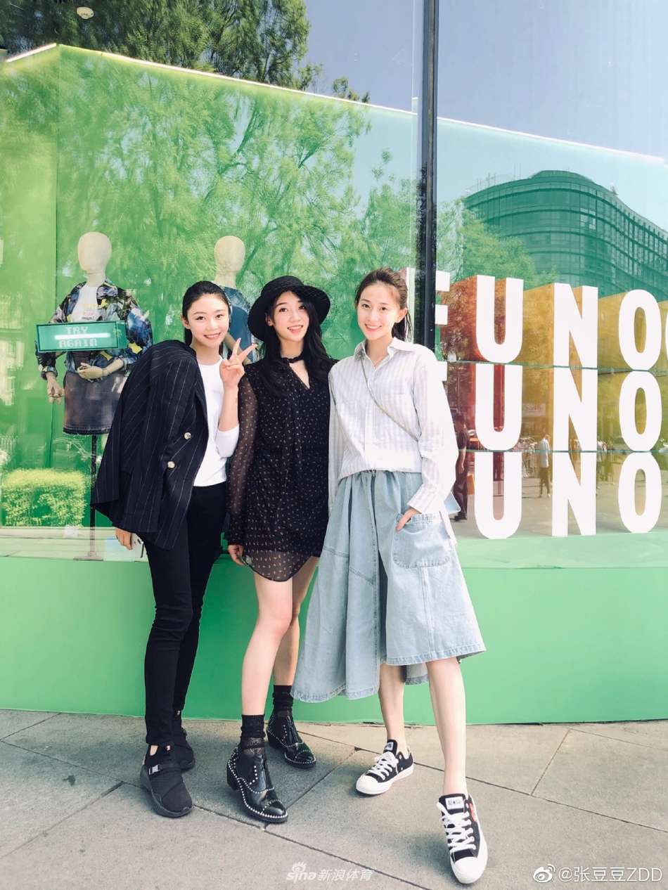 艺术体操女神张豆豆逛街美照