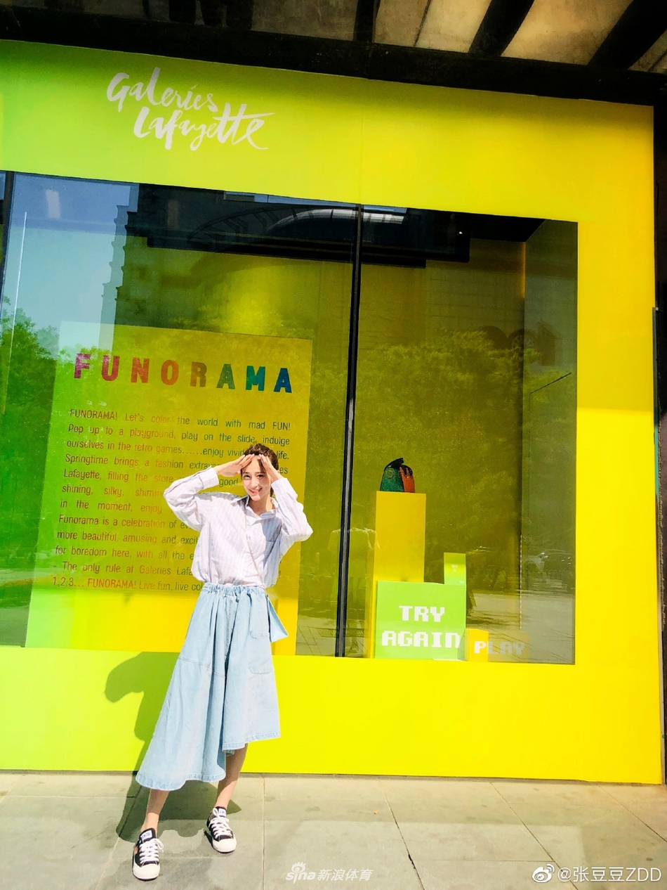 艺术体操女神张豆豆逛街美照